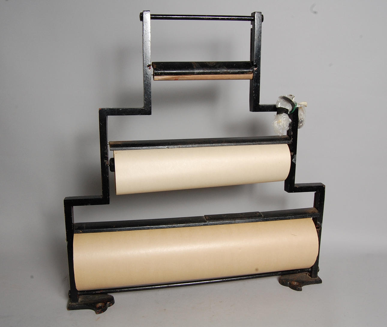 PAPPERSHÅLLARE, 1900-talets första hälft.