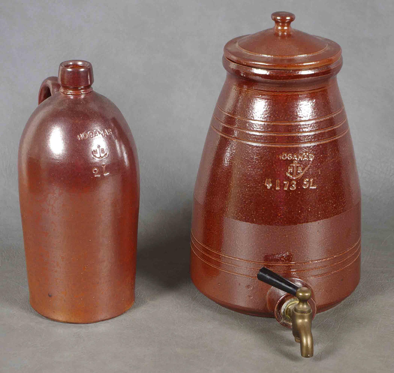 KRUS MED TAPPKRAN SAMT BRÄNNVINSKRUS, Höganäs.