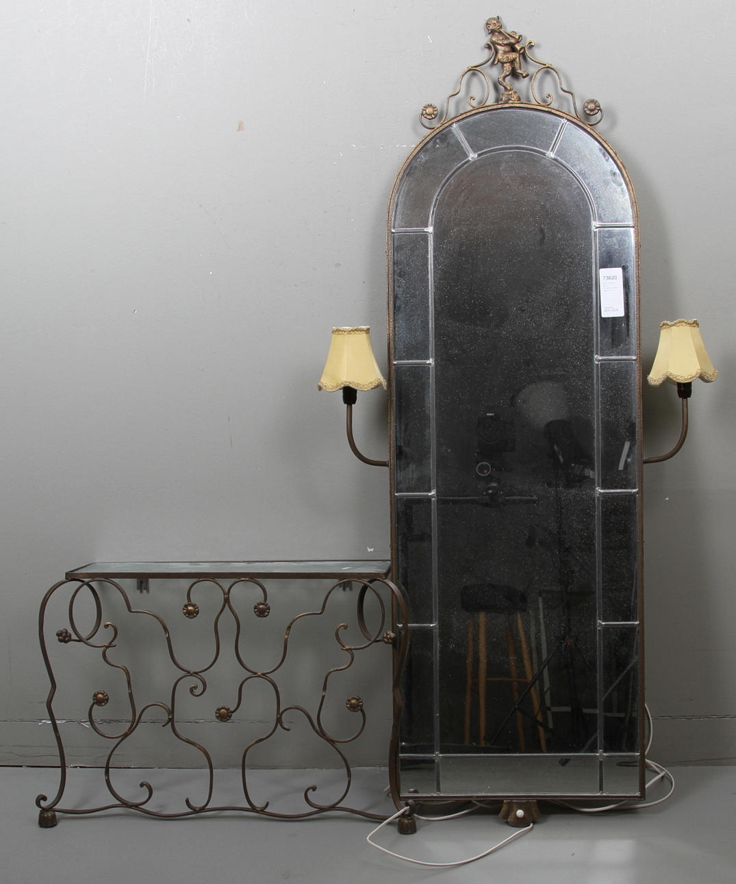 HALLSPEGEL med trymåbord.1900-talets mitt.