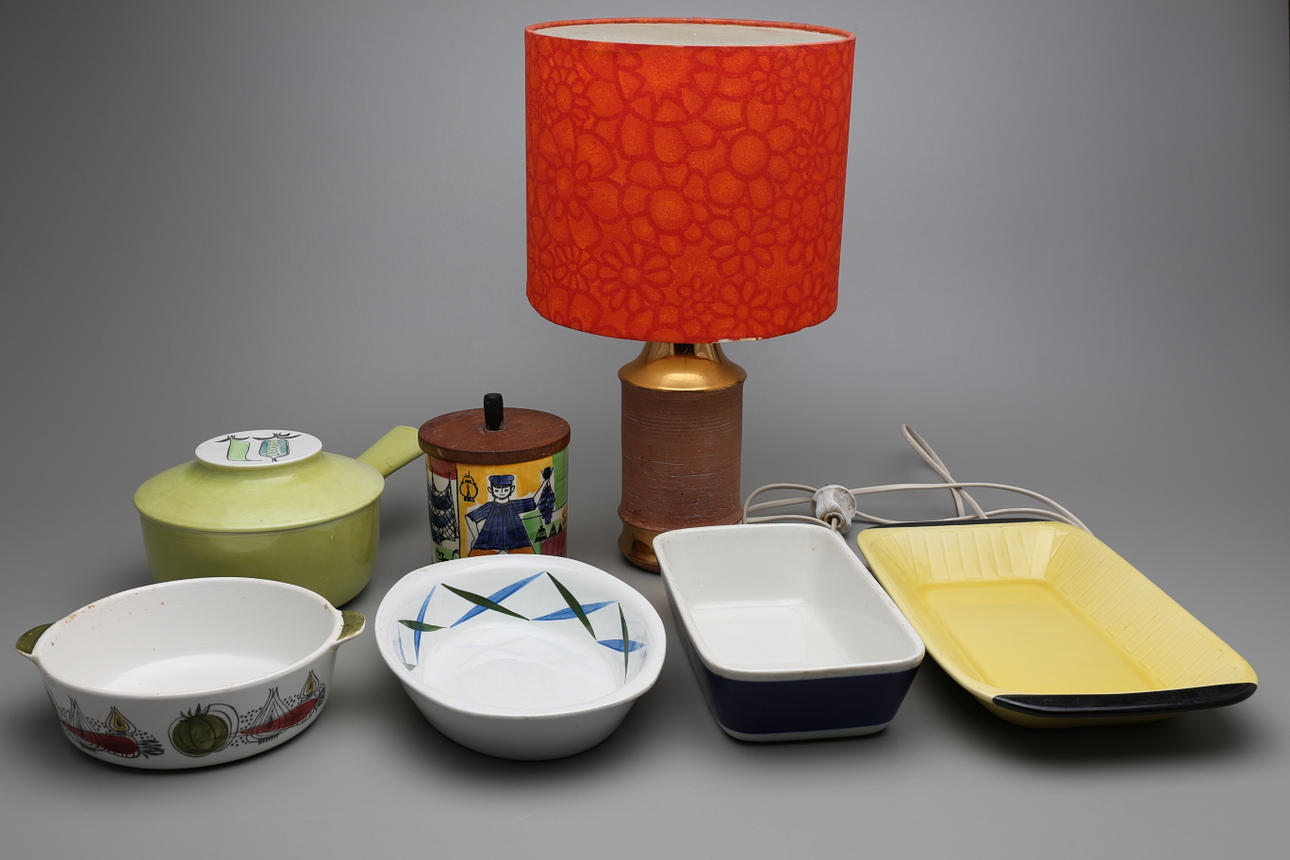 PARTI KAROTTER, BORDSLAMPA mm, bla "My Garden" (7), 1900-talets mitt.