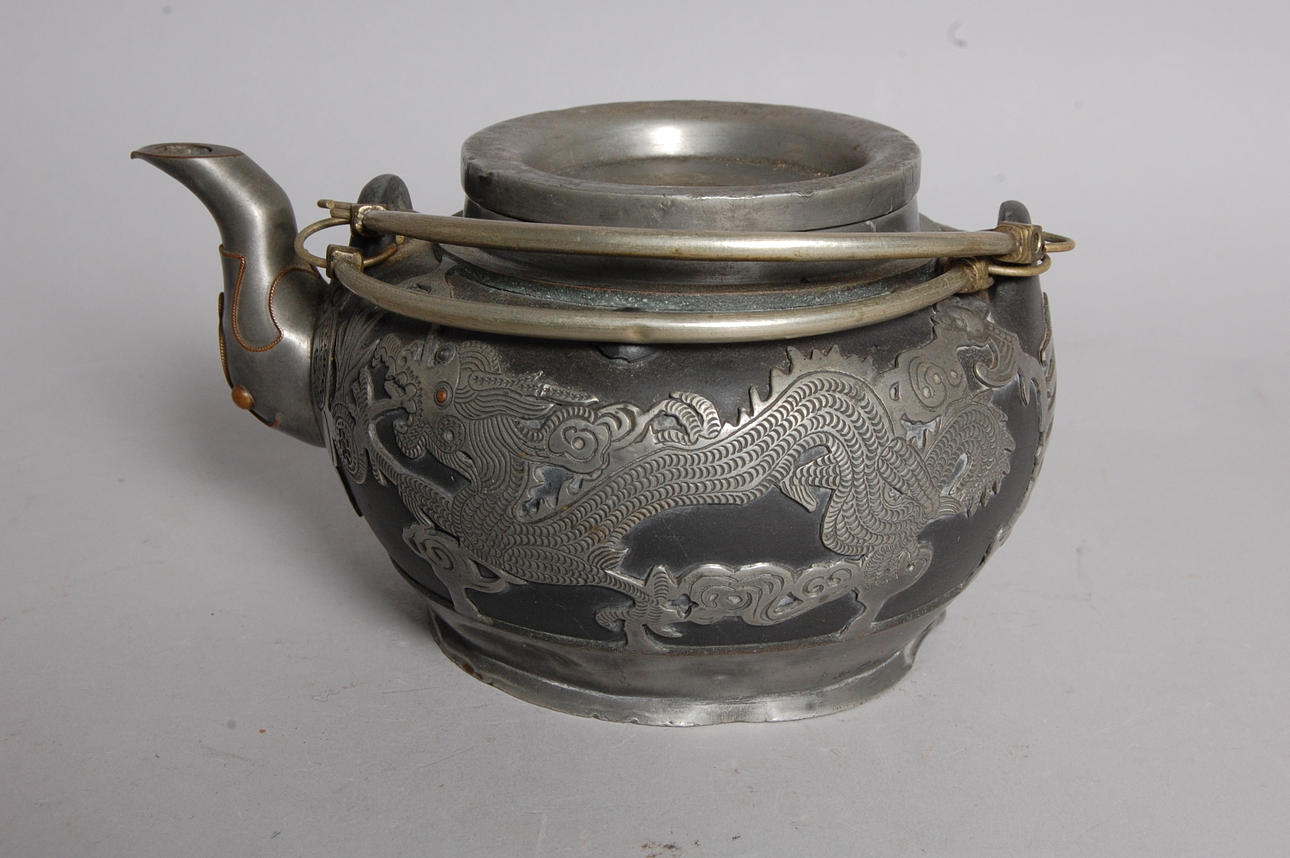 TEKANNA, Kina, tenn, basalt.