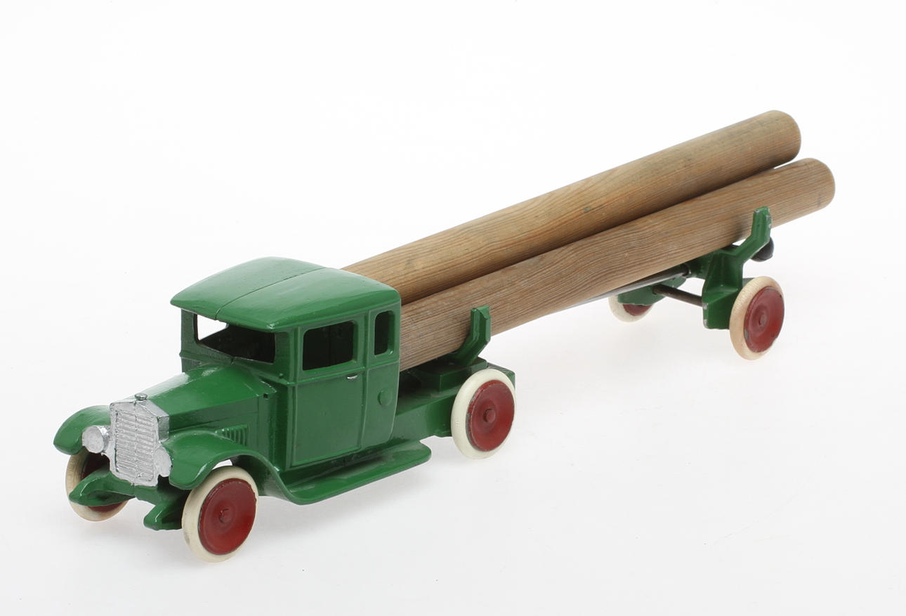 AB SKOGLUND & OLSON GEFLE, SETO 109 med timmersläp.