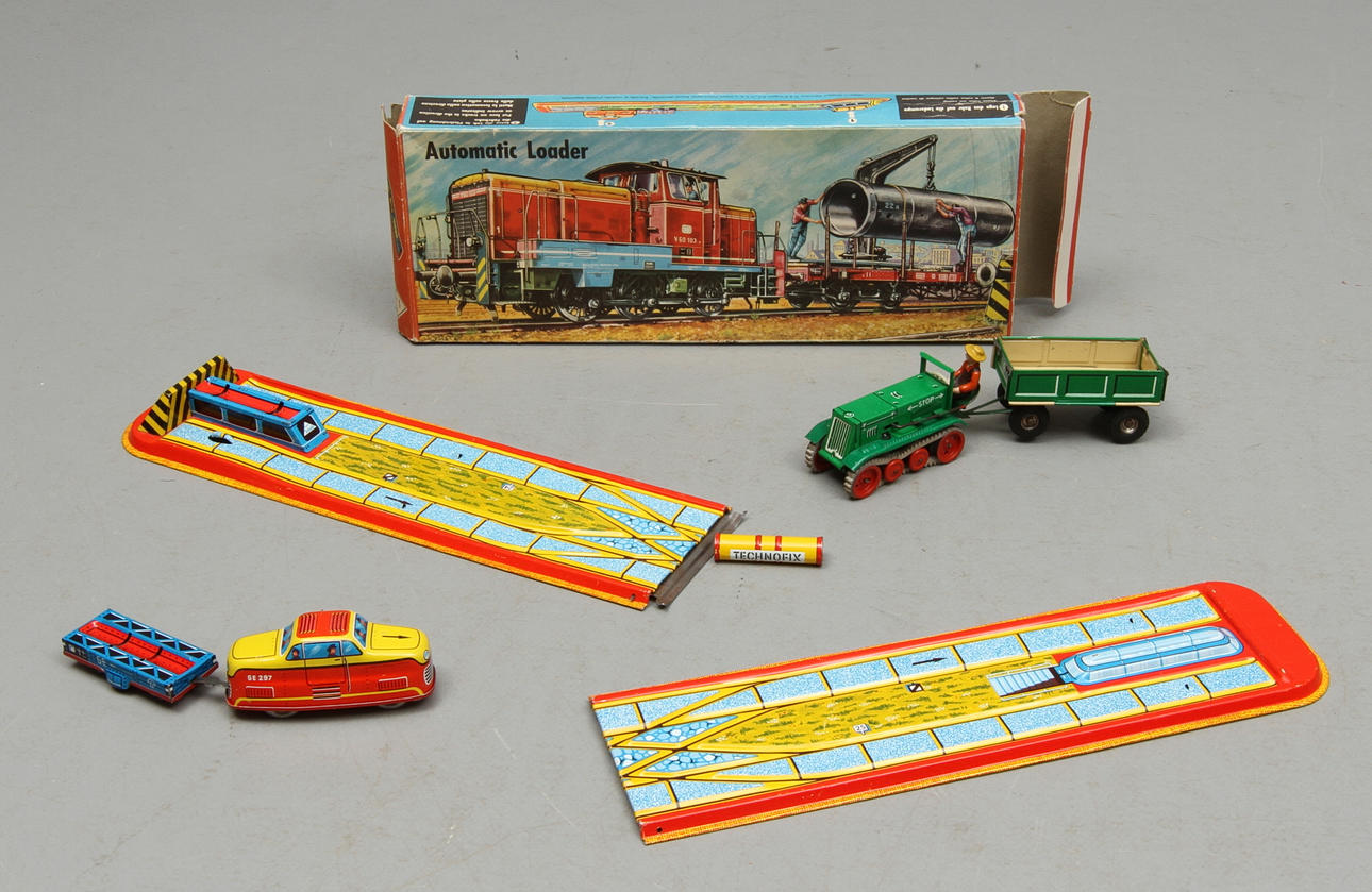 KELLERMANN CKO-365 Traktor med släp. Technofix tågbana 297 i originalkartong.