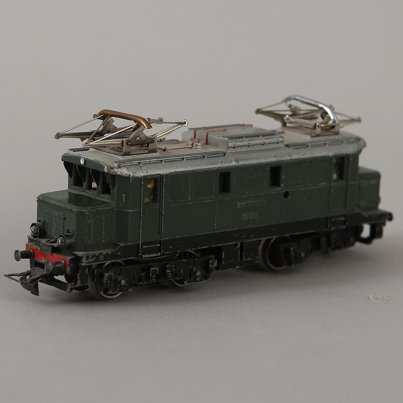 Locomotora MÄRKLIN SE 800.
