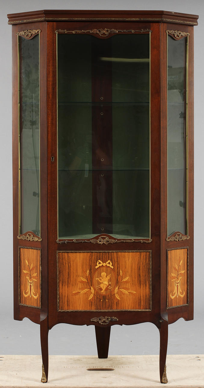 VITRINSKÅP, för hörn, inläggningar, 1900-tal.