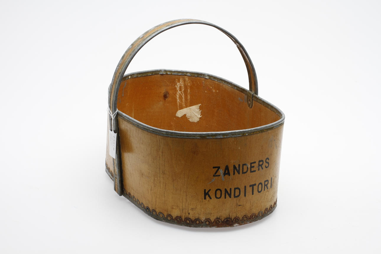 KORG, trä och metall, märkt Zanders konditori.
