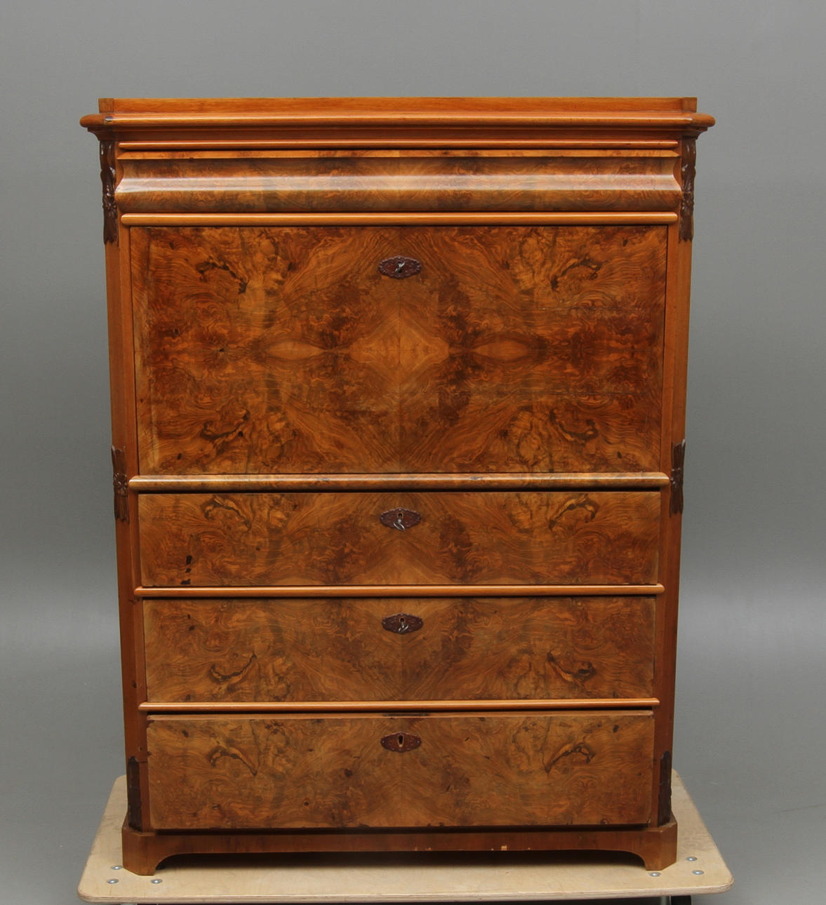 CHIFFONJÉ, sent 1800-tal.