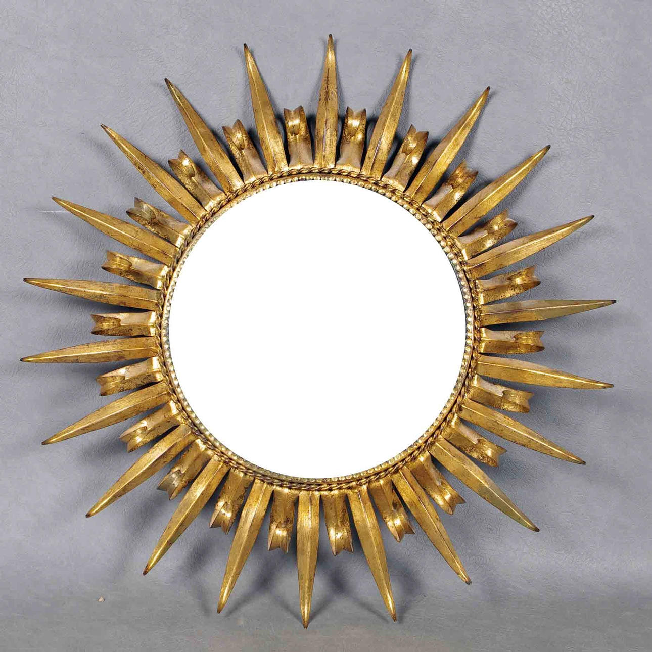 SOLSPEGEL, förgylld metall.