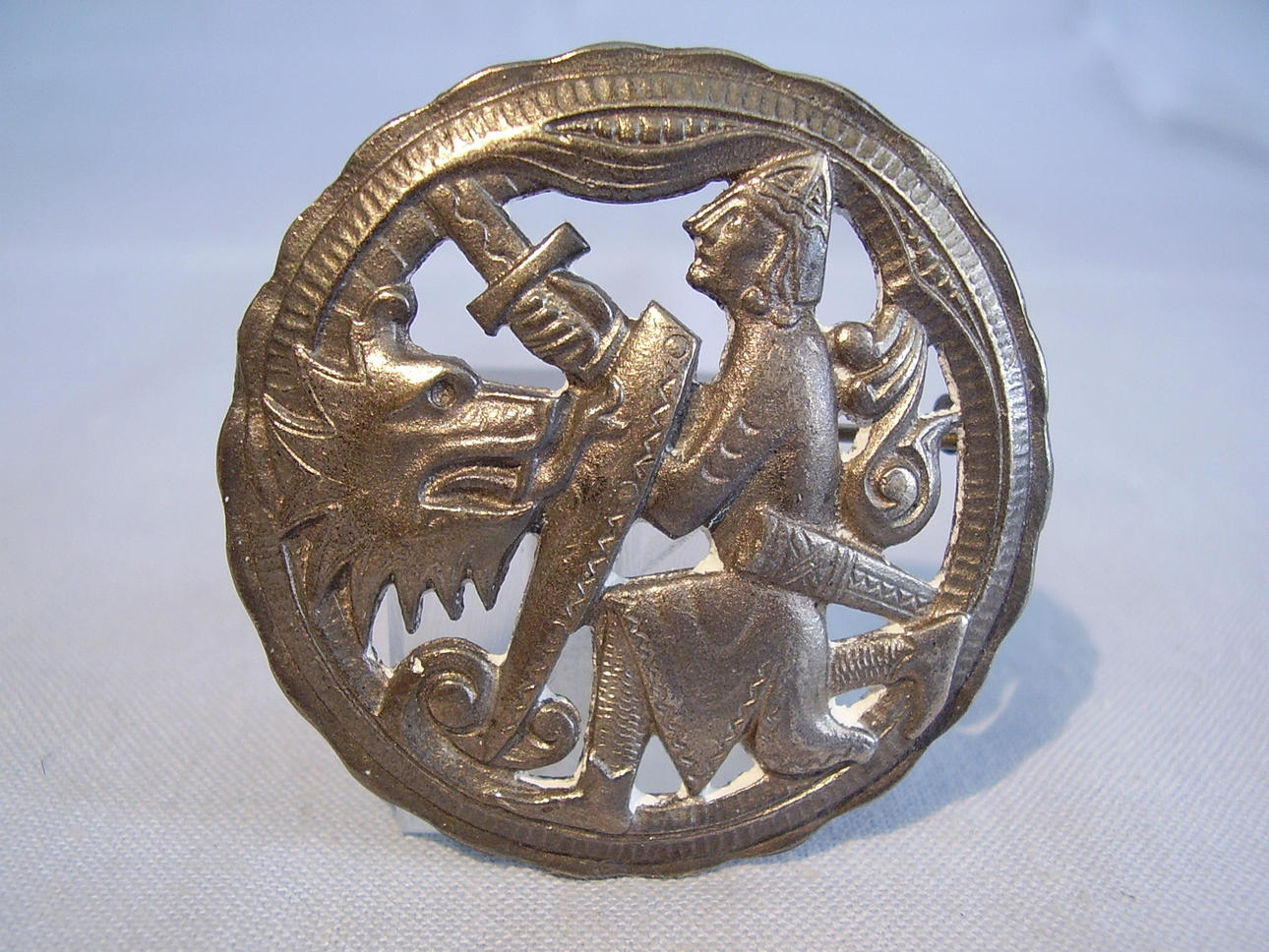 BROCHE VIKINGO PLATA 800.