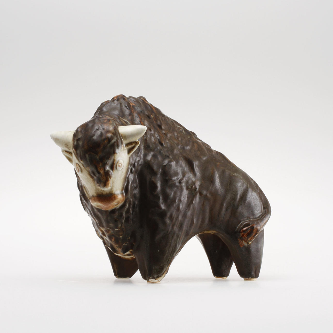 TAISTO KAASINEN. Figurilla, gres, Arabia, firmada.