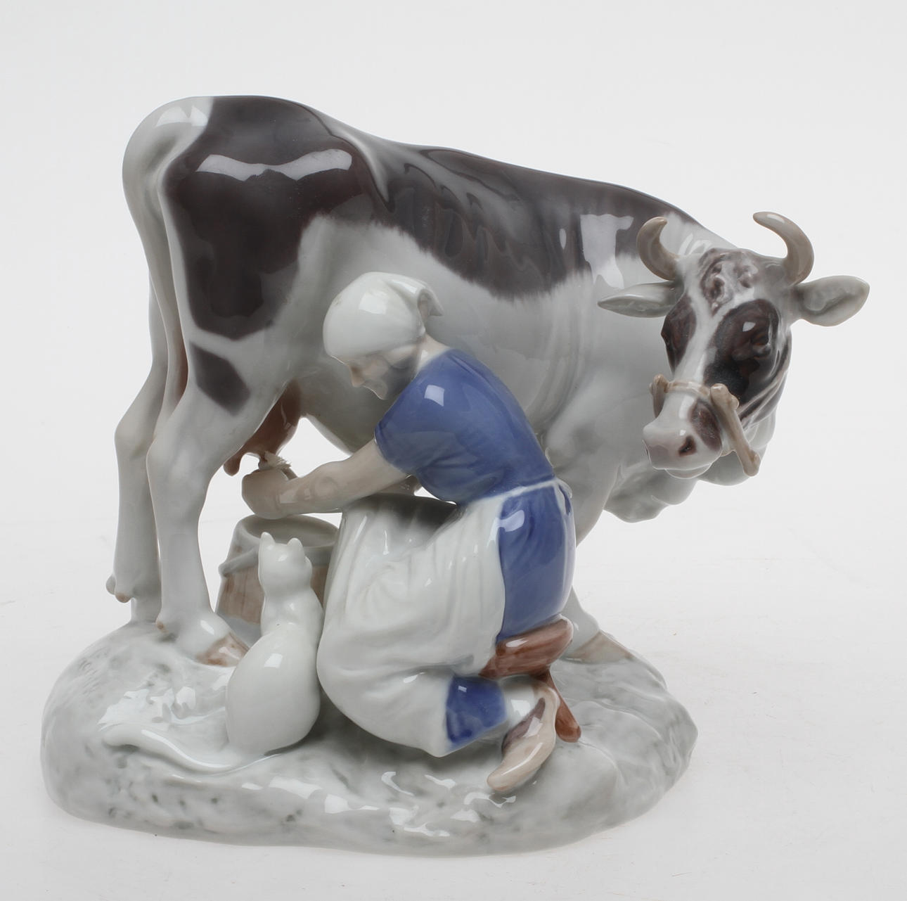 FIGURIN, porslin. Mjölkerska, Axel Locher, Bing & Gröndahl, Danmark.