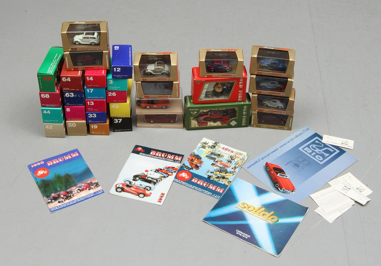 MODELLBILAR Brumm, Rio, Elicor m.m . Cirka 30 stycken. Originalkartonger.