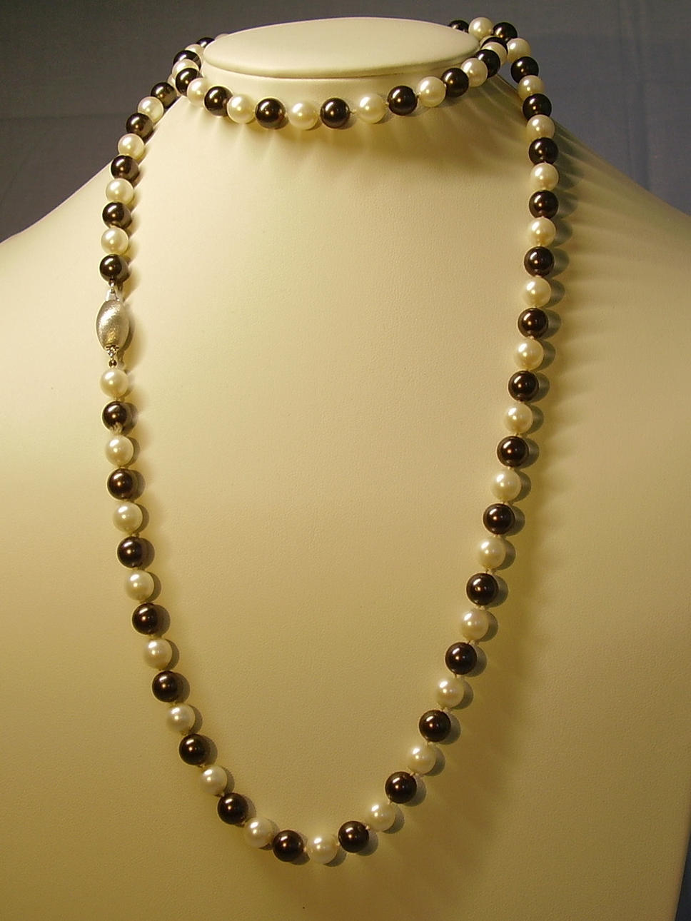 AKOYA PERLENKETTE 18 KARAT WEISSGOLD.