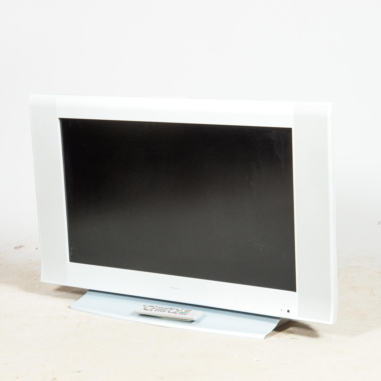 TELEVISOR CON MANDO A DISTANCIA, Andersson.