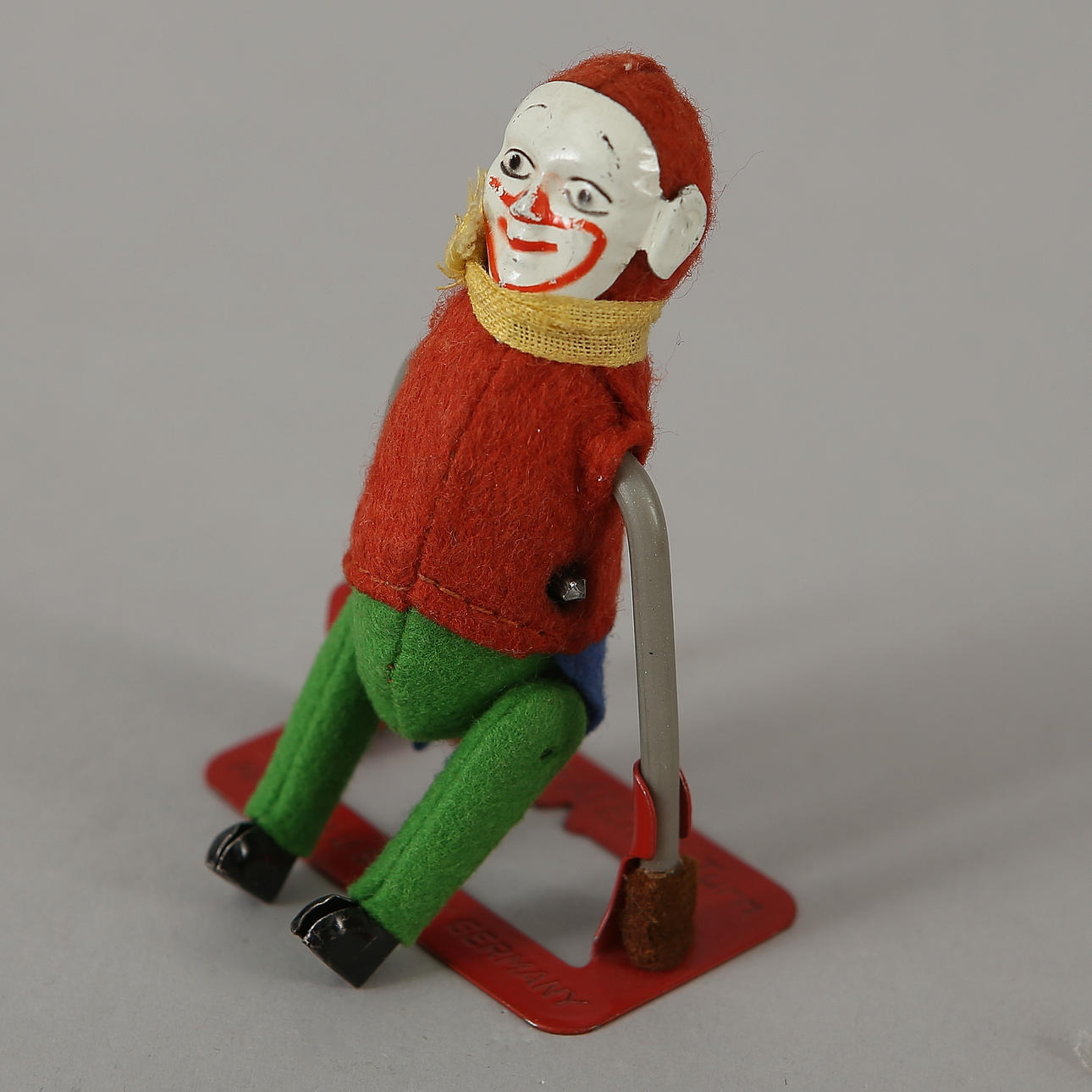 SCHUCO 882 Turn, 1945 clown/acrobat.