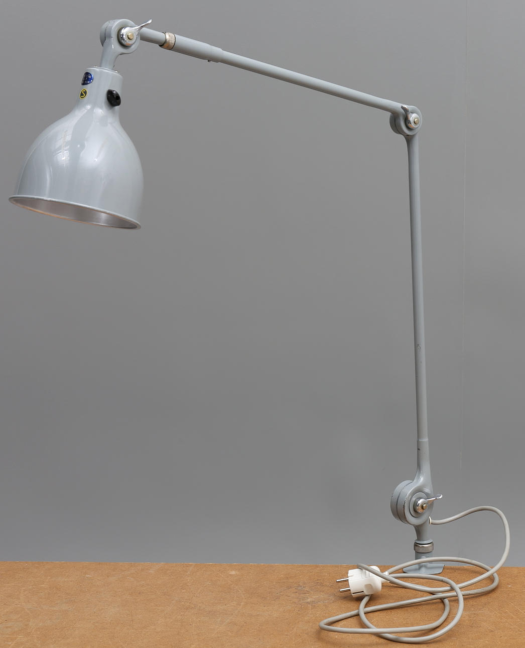 INDUSTRILAMPA, PeFeGe, 1900-talets mitt.