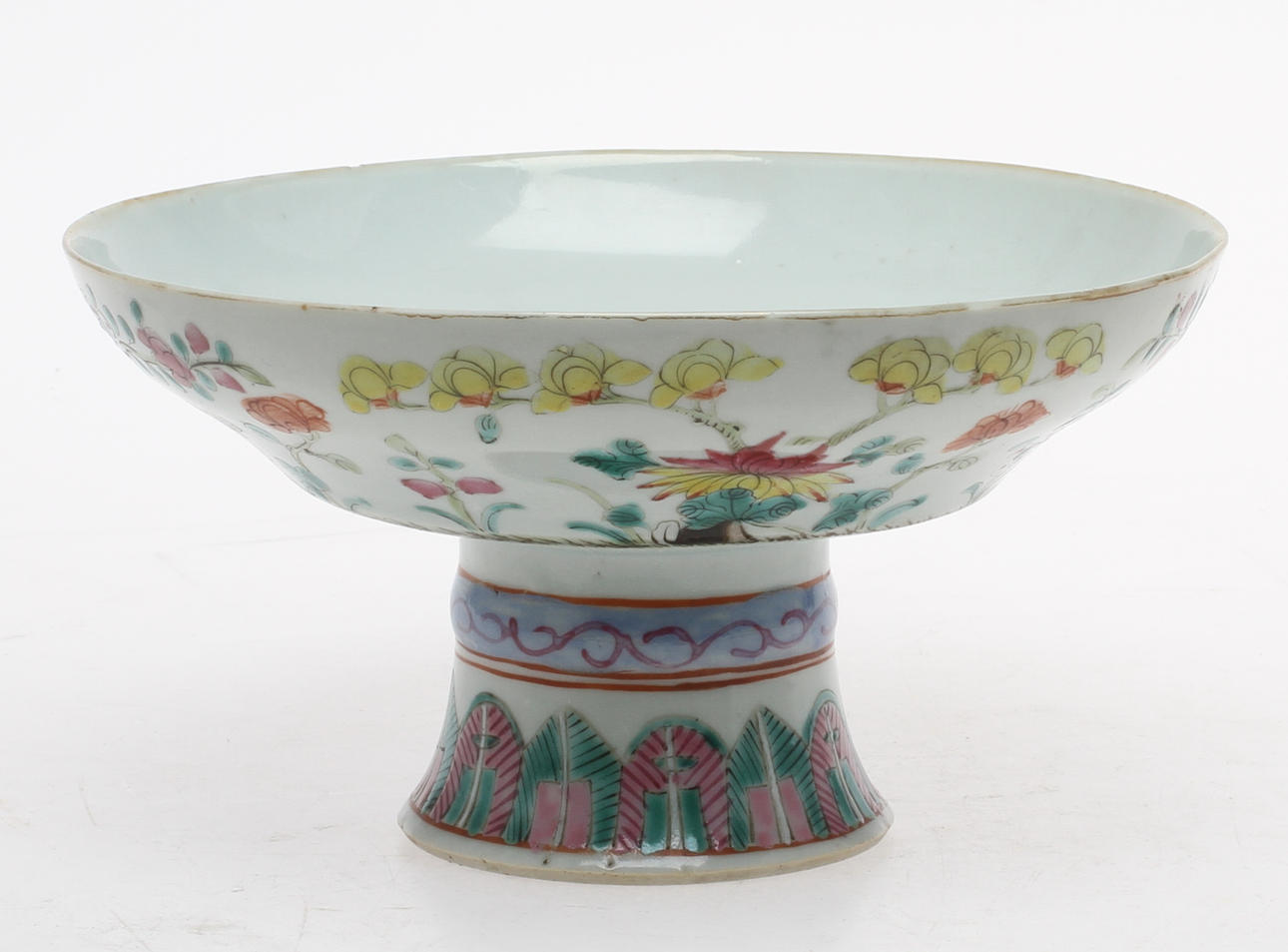 SKÅL på fot, porslin, Kina.