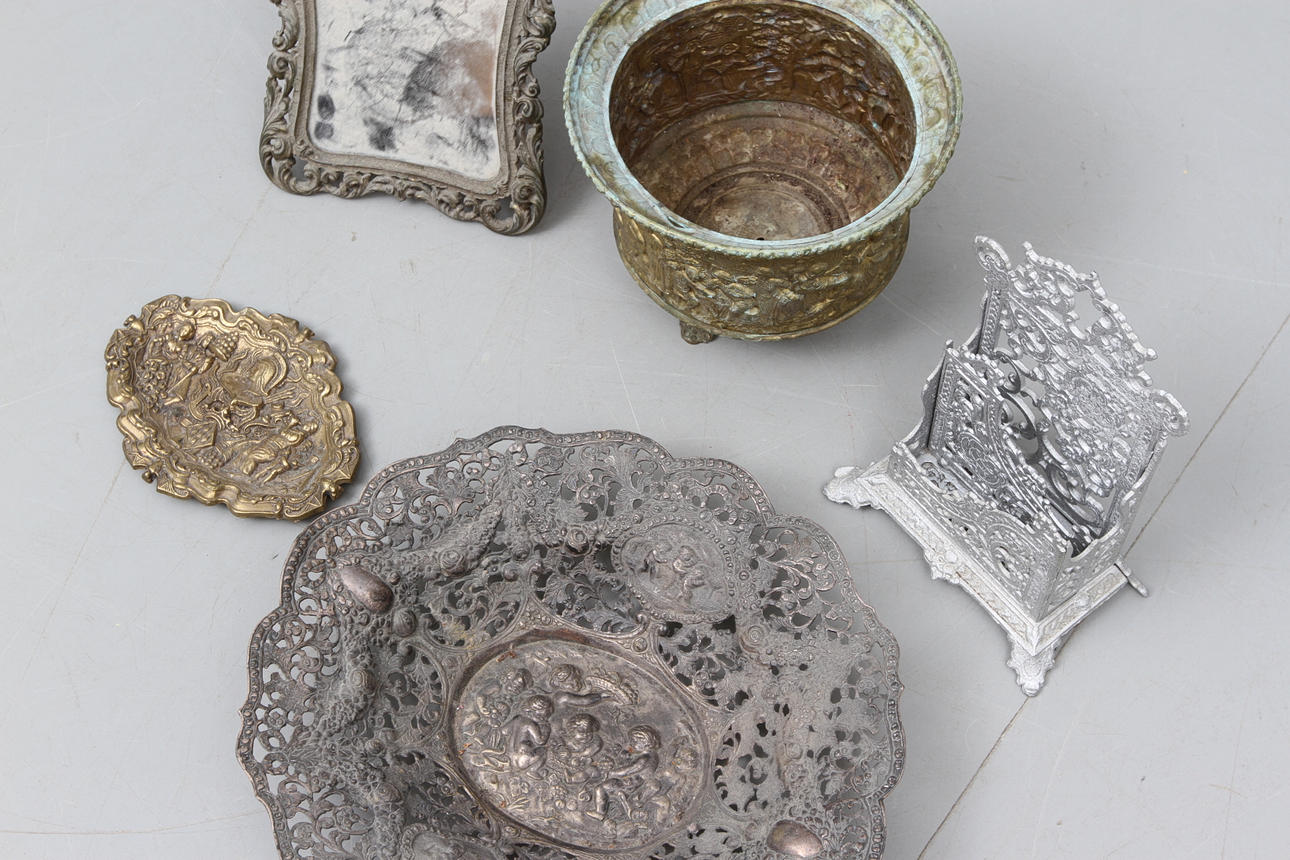 METALLFÖREMÅL, 5 delar, 1900-tal.