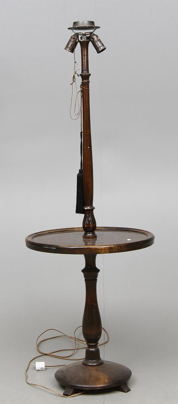 GOLVLAMPA MED BORD, 1900 talets första hälft.