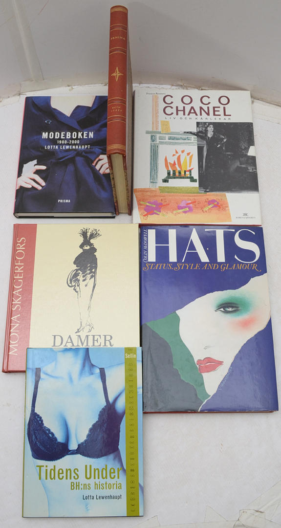 MODEBÖCKER. Sex volymer om dammode. Coco Chanel.