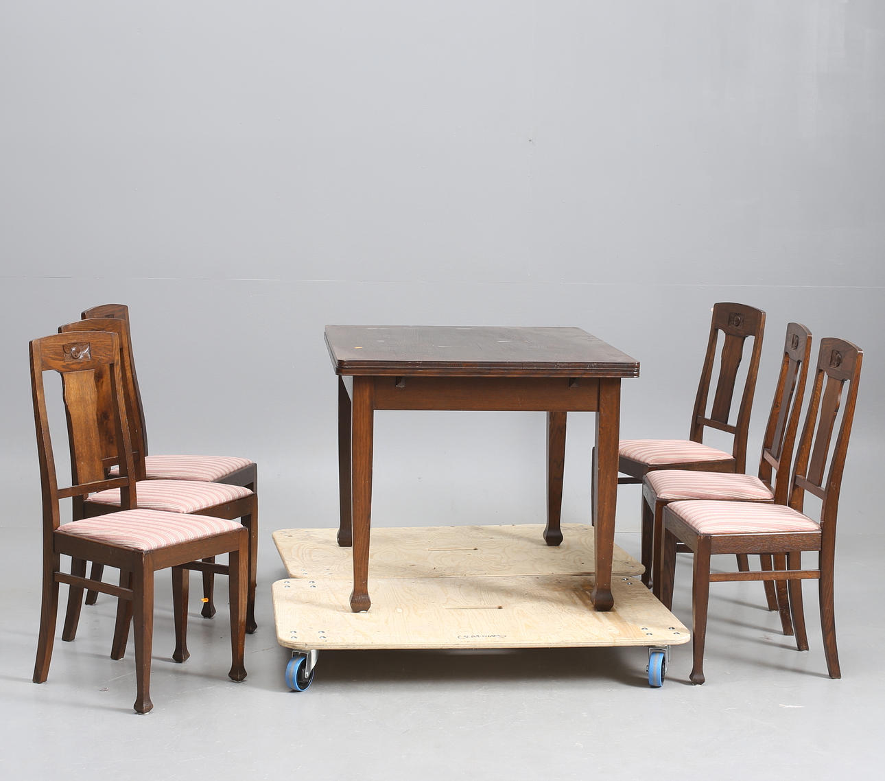 MATSALSMÖBEL, "Äpplet", bord och 6 st. stolar.