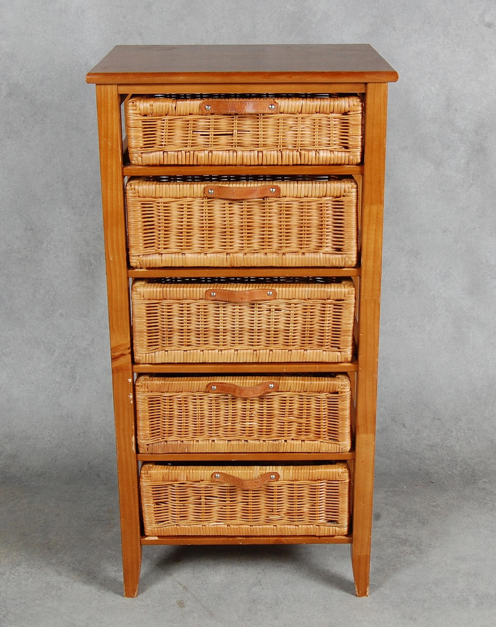 BYRÅ femlådig, med korglådor.