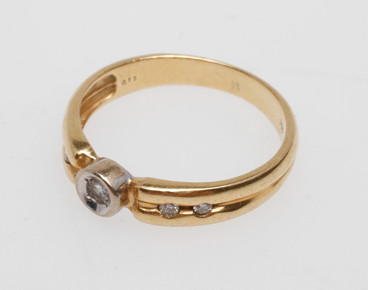 RING, 18k guld, med diamanter 0,15 ct, vikt ca 3,6 gr.