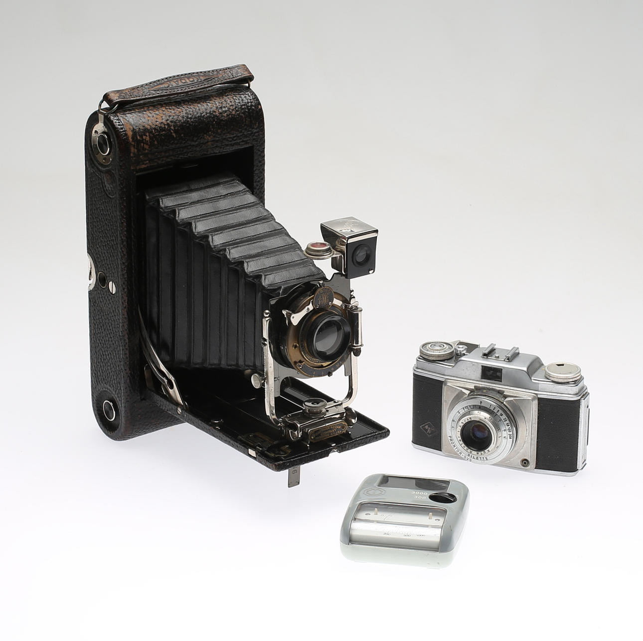 KAMERAER, 2 stk, OG LYSMÅLER.