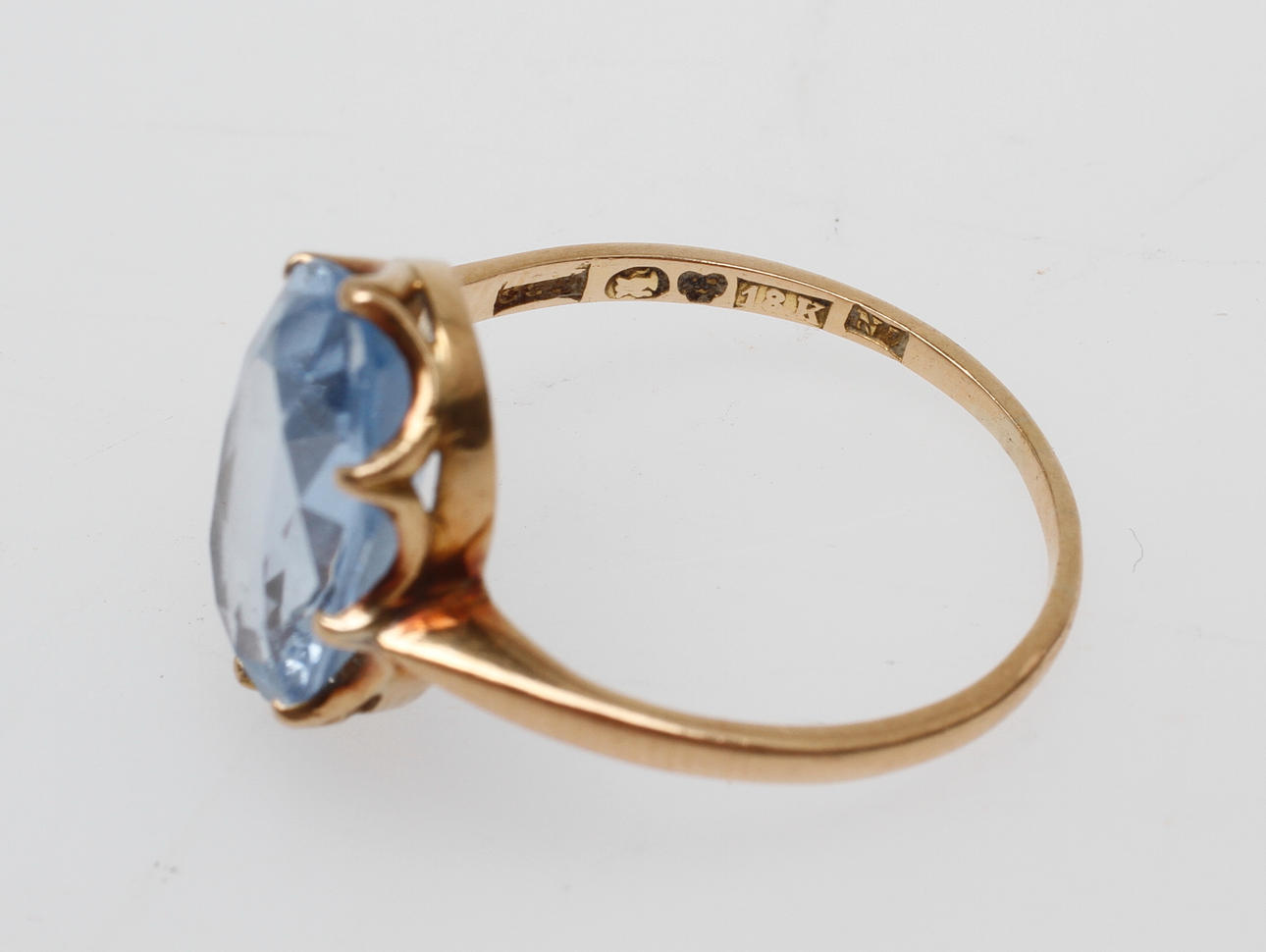RING med aquamarin, 18k guld, vikt 3,5 gr.
