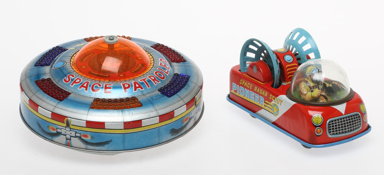 RYMDLEKSAK "PIONEER". MODERN TOYS JAPAN samt SPACE PATROLER K.O Japan.