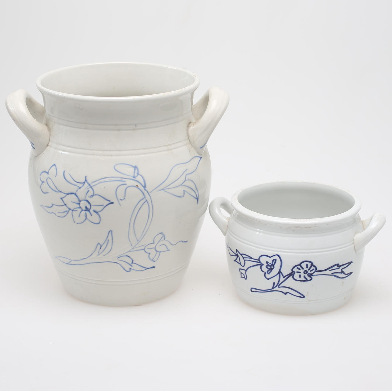 BECHER "BLAU/WEISS". Rörstrand und Arabia, zwei Stück.