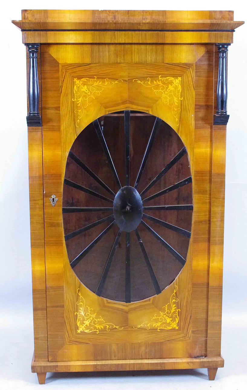 KLÄDSKÅP, mahogny med intarsia och svärtade detaljer, empirestil.