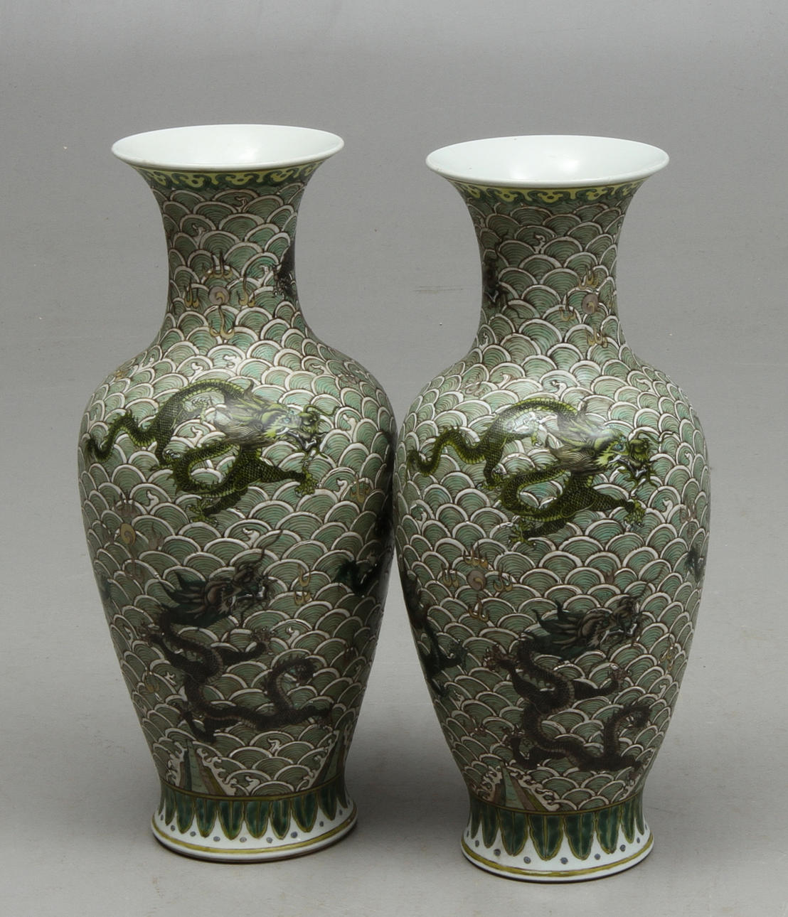 VASER, ett par, porslin, Kina.