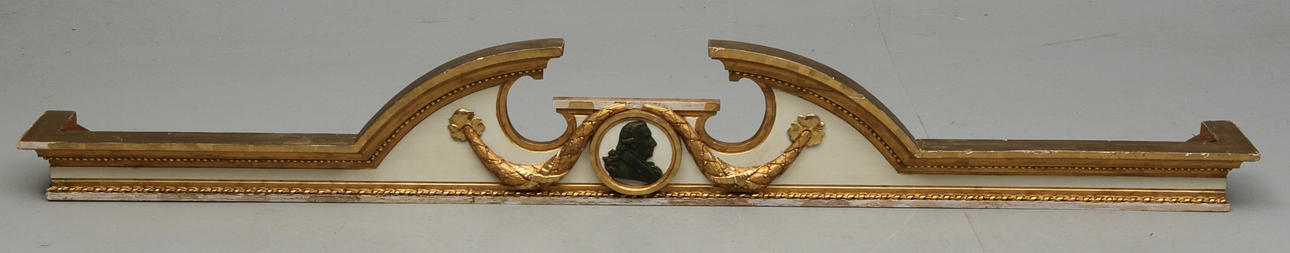 KORNISCH, gustaviansk stil, tidigt 1900-tal.