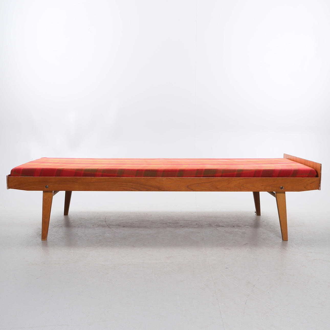 DAYBED/DAYBED, mid-20th century.
