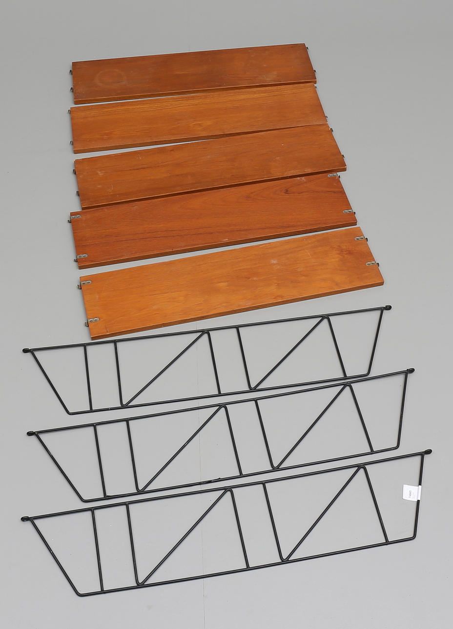 SEINÄHYLLY, String-tyyppinen.