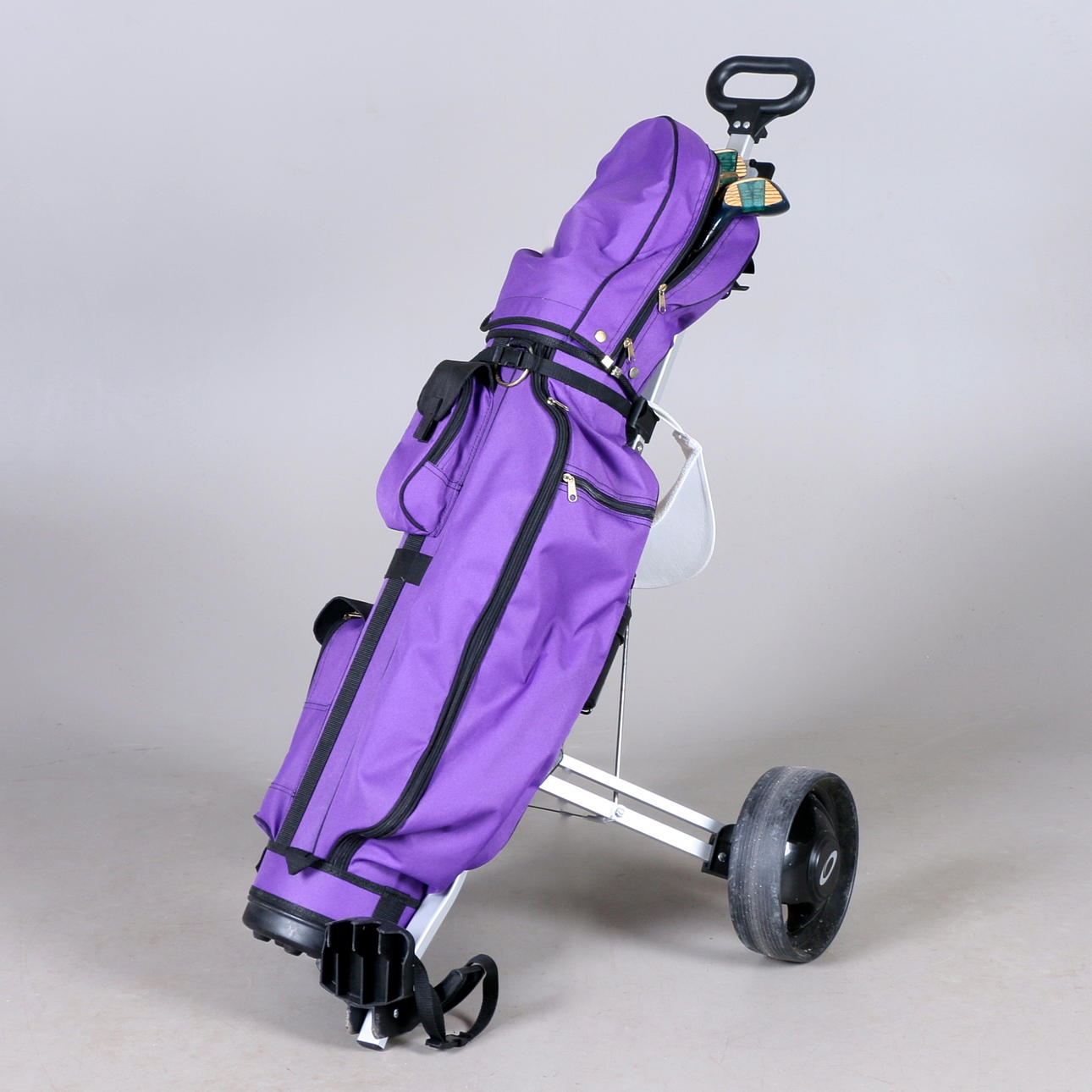 GOLFBAG, auf Rollen, mit Schlägern, zeitgenössisch.