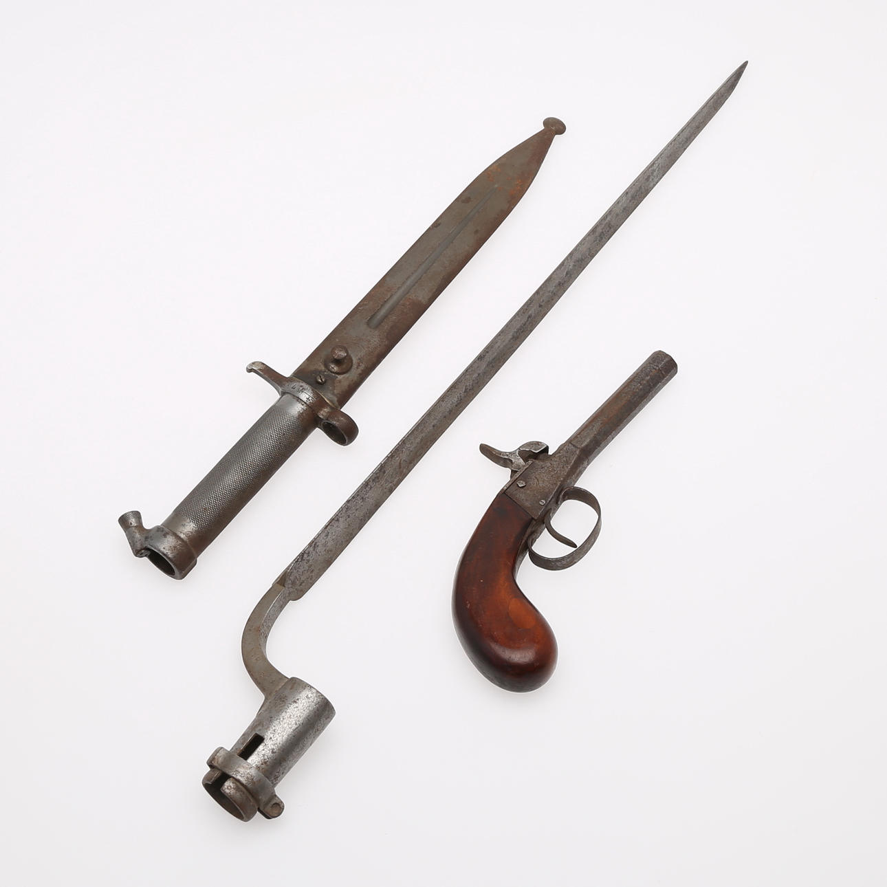 BLOCK PISTOL, 19th century and 2 bayonets.