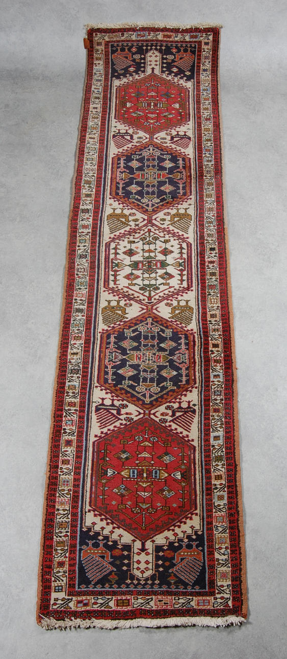 MATTA, galleri, Meshgin, Iran, 303 x 73 cm.