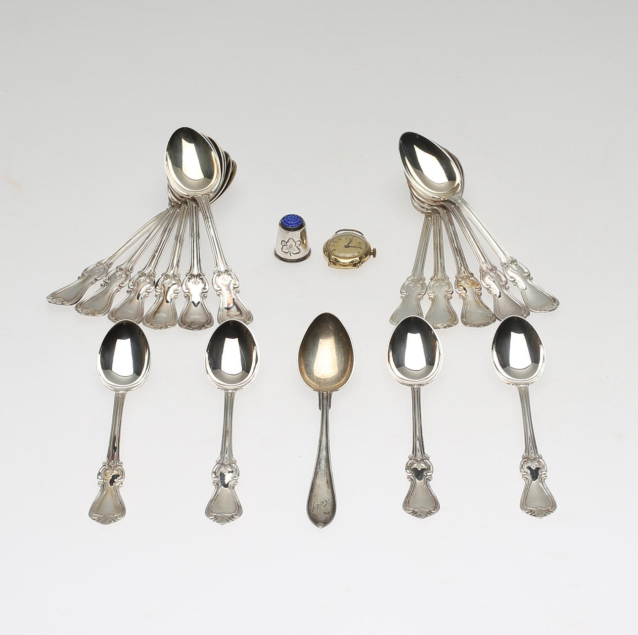 SILVERFÖREMÅL SAMT ARMBANDSUR 14K guld.