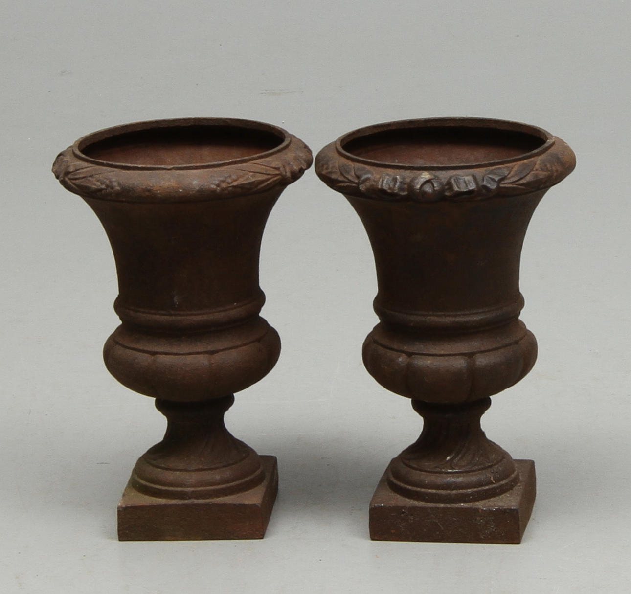 URNOR, 1 par, järn, 1900-tal.