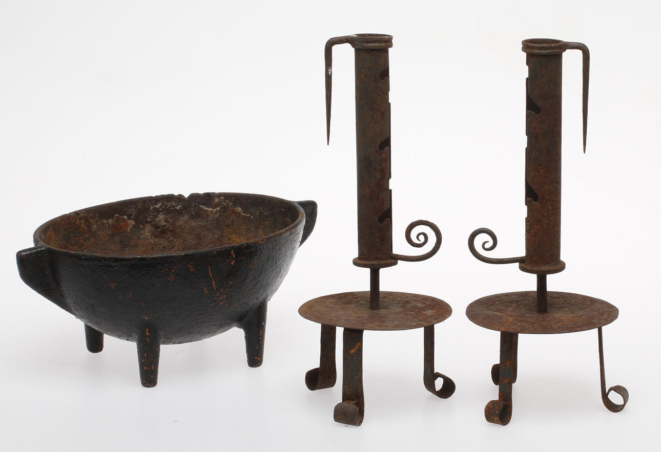 LJUSSTAKAR, 1 par, metall, URNA järn, 1900-tal.