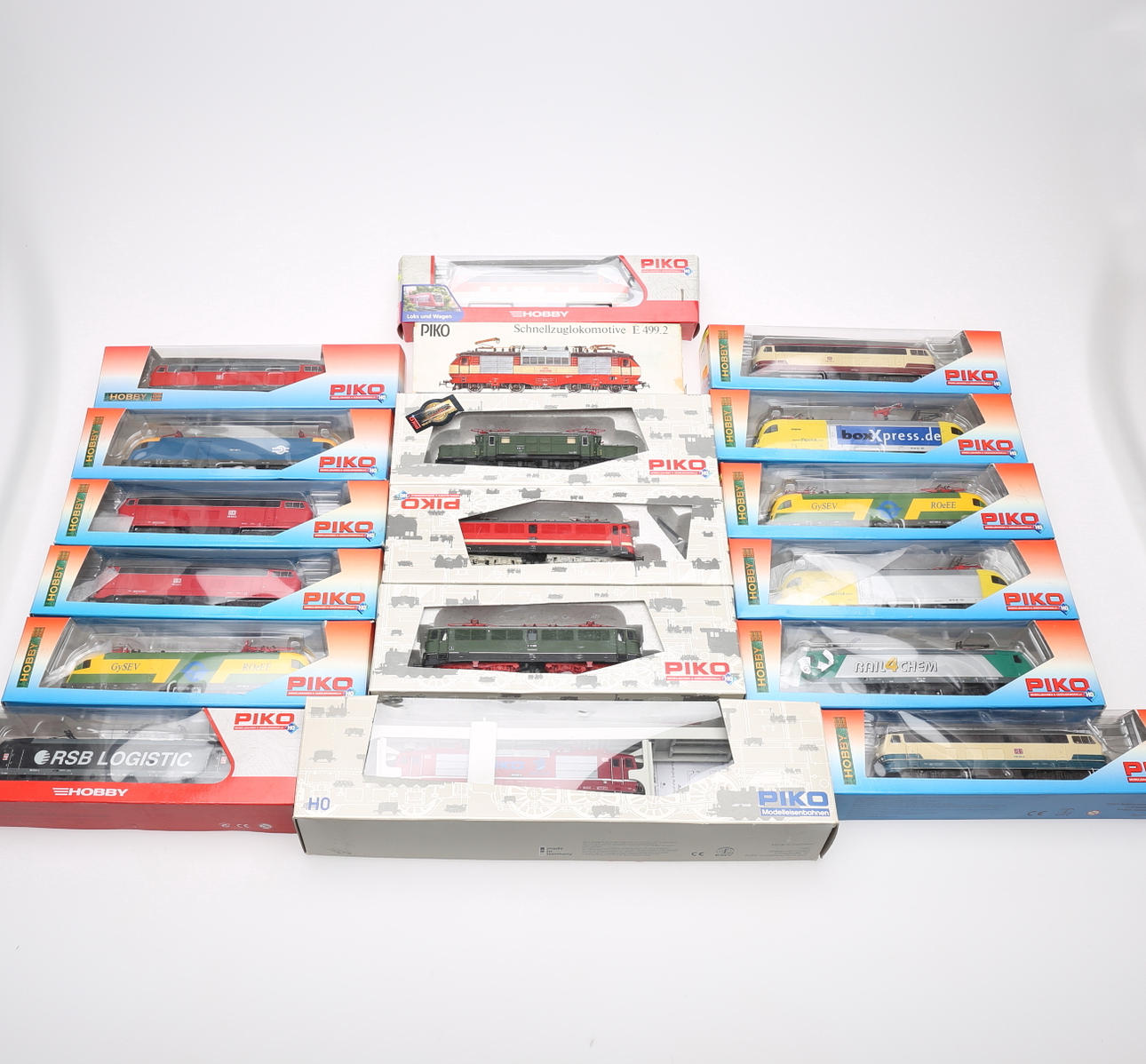 MODEL RAILWAY LOCOMOTIVES, 18 pcs. PICO.
