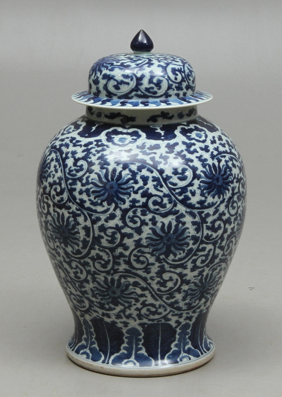 GOLVURNA, med lock, porslin, Kina.
