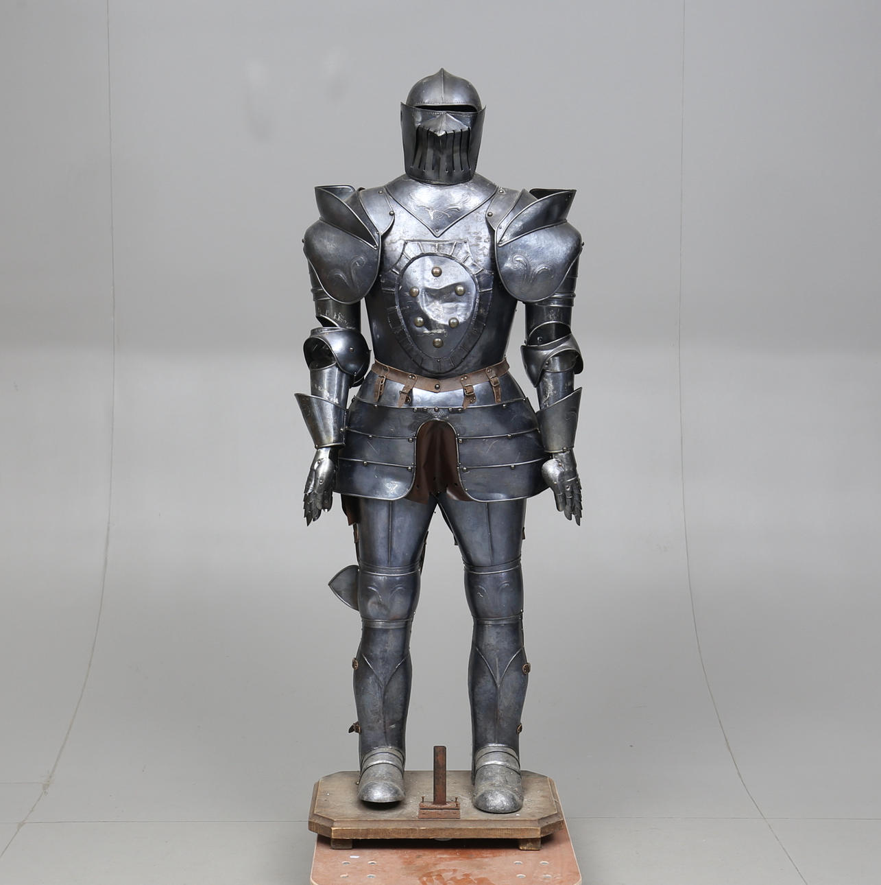ARMOR, replica, 1900s/2000s.