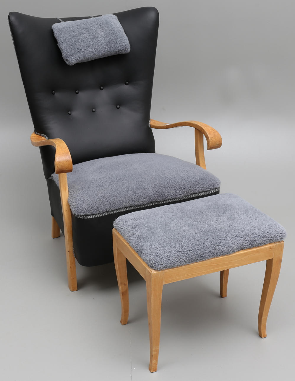 FÅTÖLJ samt PALL, 1900-talets första hälft/mitt.