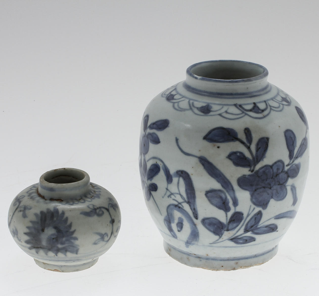 URNOR, 2 st, porslin, Kina, Ming, 1500/1600-tal.