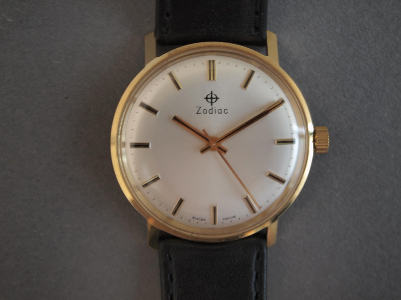 ZODIAC. ARMBANDSUR HERR, GULD 18 K.