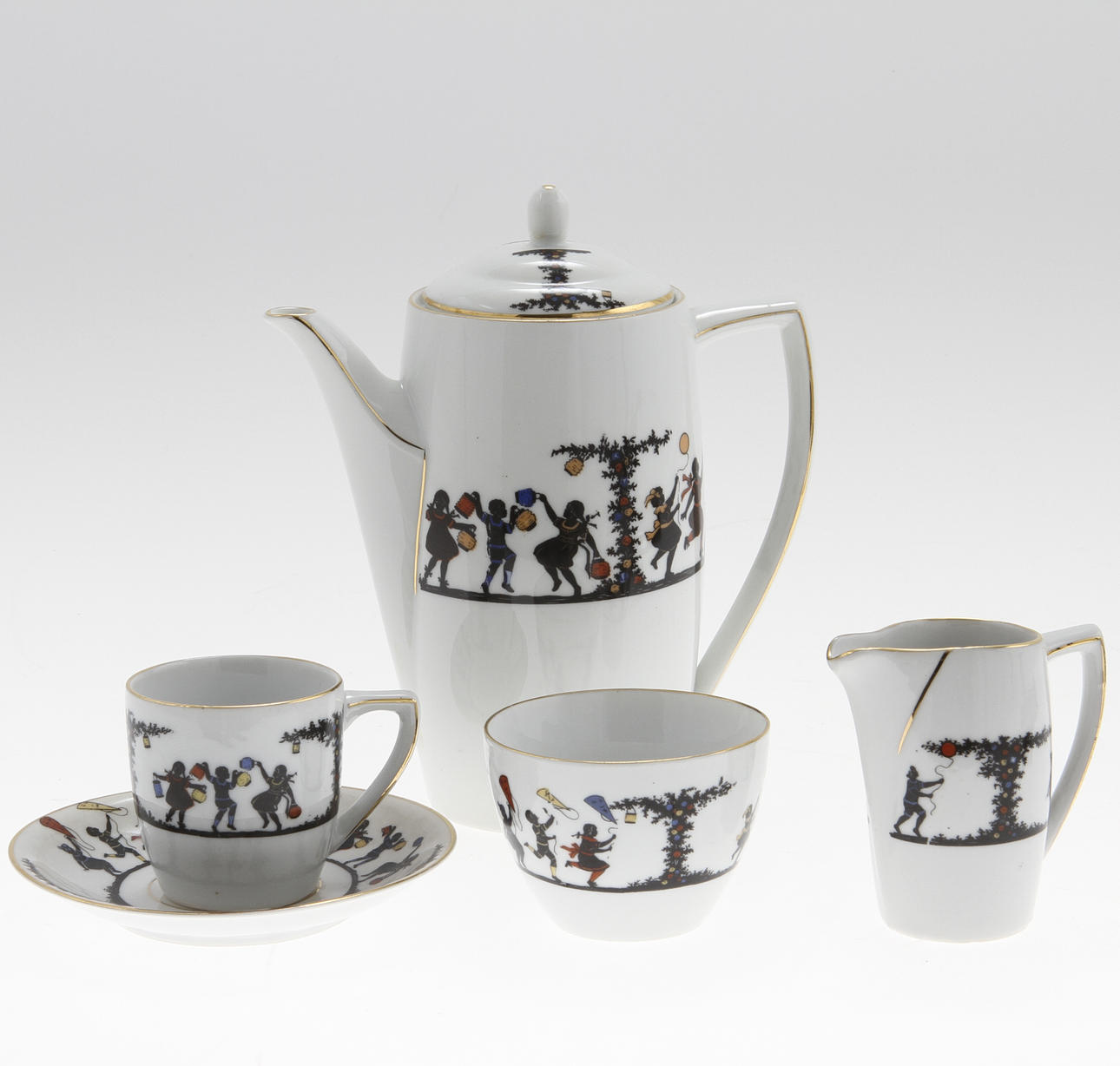 BARNSERVIS, 8 delar, porslin, 1900-tal.