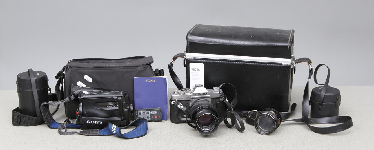 KAMEROR, 2 st, FILMKAMERA, Sony, video 8 samt SYSTEMKAMERA, Konica T3.